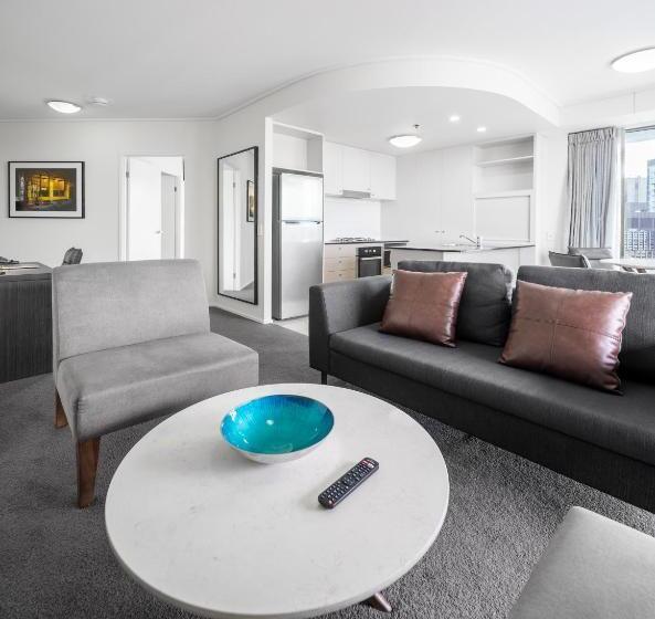 2 Bedroom Apartment with Views, Oaks Brisbane On Felix Suites