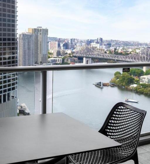 2 Bedrooms Apartment River View, Oaks Brisbane On Felix Suites