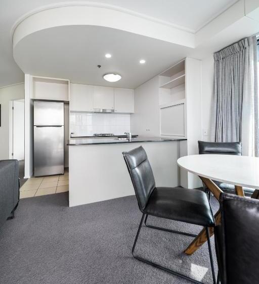 2 Bedrooms Apartment River View, Oaks Brisbane On Felix Suites