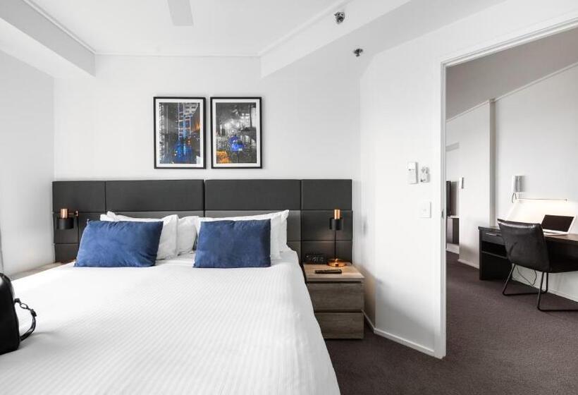 2 Bedrooms Apartment River View, Oaks Brisbane On Felix Suites