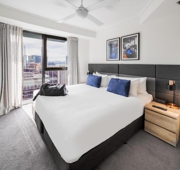 2 Bedroom Apartment with Views, Oaks Brisbane On Felix Suites