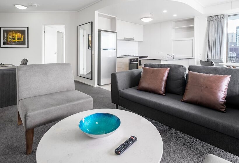 2 Bedroom Apartment with Views, Oaks Brisbane On Felix Suites