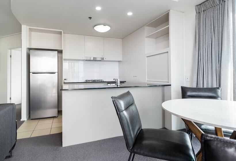 2 Bedrooms Apartment River View, Oaks Brisbane On Felix Suites