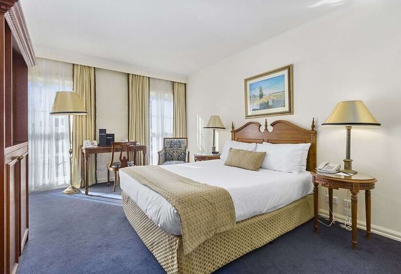 סוויטה אקזקיוטיב, Canterbury International