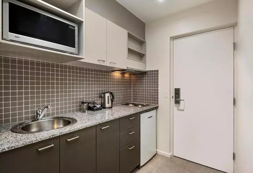 Standard-studio, Quest Moonee Valley