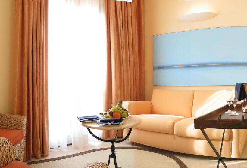庭の見えるジュニアスイート, Tombolo Talasso Resort