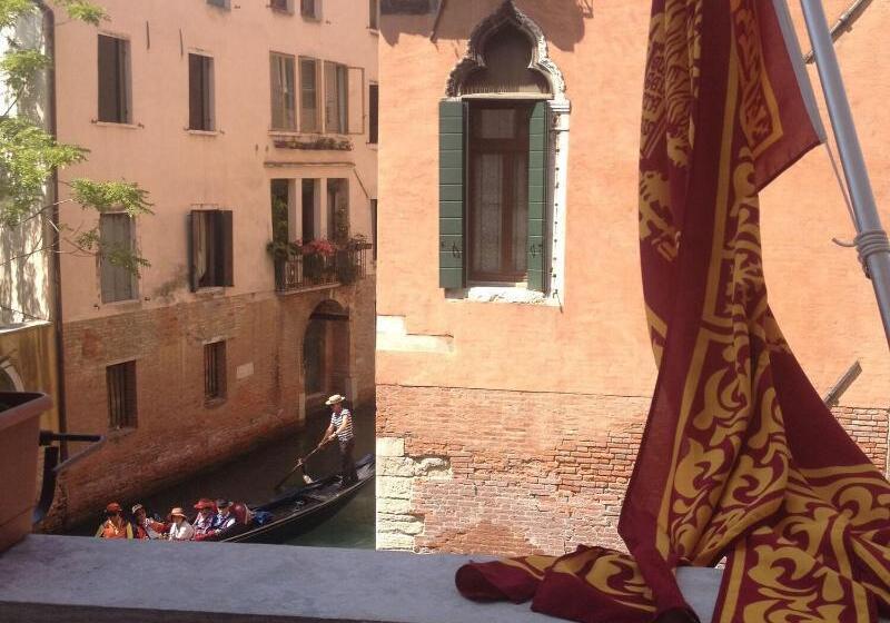 سوئیت پرزیدنت, Windsor Barra