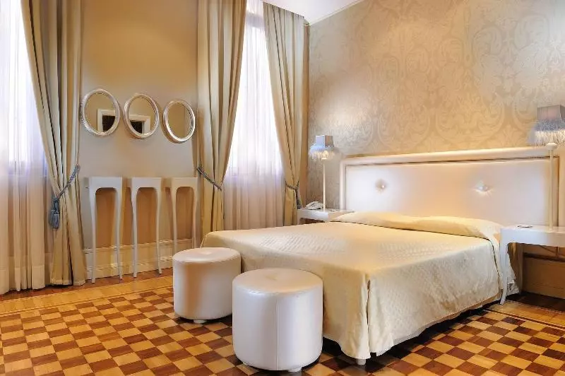 سوئیت پرزیدنت, Windsor Barra