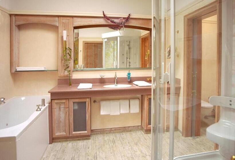 带阳台套房, Nationalpark Hotel Schliffkopf