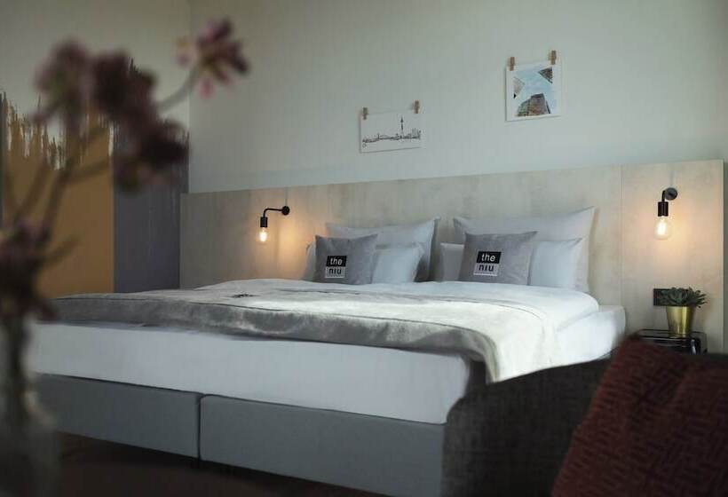 プレミアムルーム, Holiday Inn   The Niu Tab Dusseldorf Main Station, An Ihg