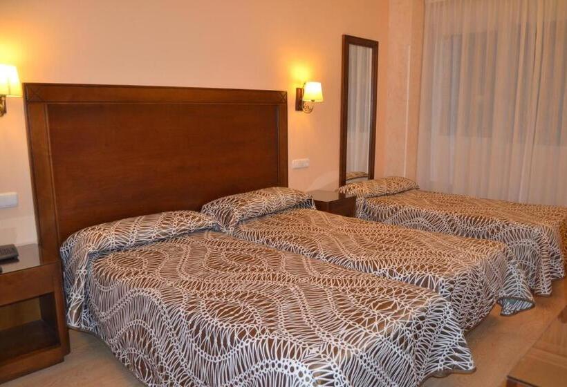 اتاق استاندارد سه نفره, Abadia Burgos Camino Santiago