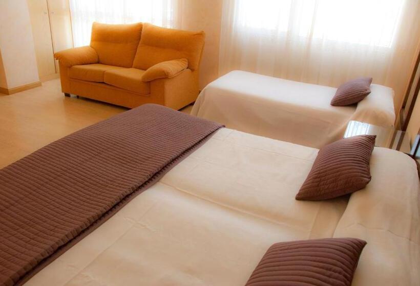 اتاق استاندارد سه نفره, Abadia Burgos Camino Santiago