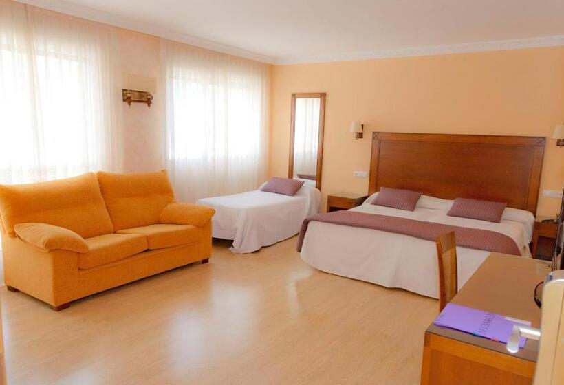 اتاق استاندارد سه نفره, Abadia Burgos Camino Santiago