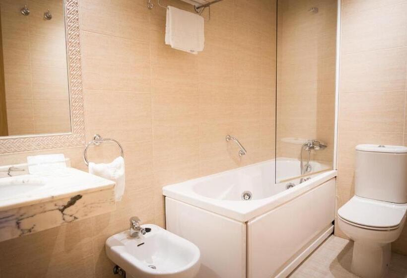 اتاق استاندارد سه نفره, Abadia Burgos Camino Santiago