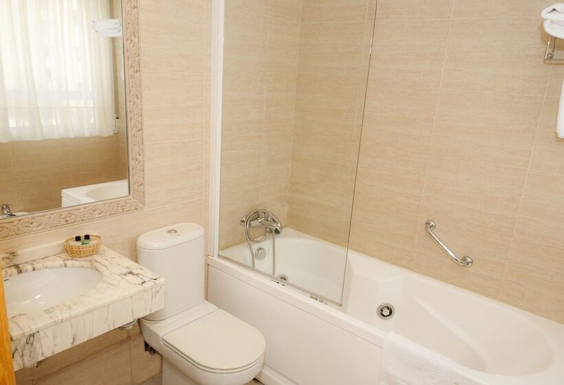 اتاق استاندارد سه نفره, Abadia Burgos Camino Santiago