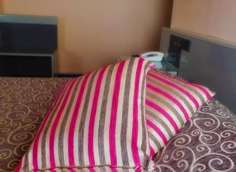 اتاق استاندارد سه نفره, Cristallo