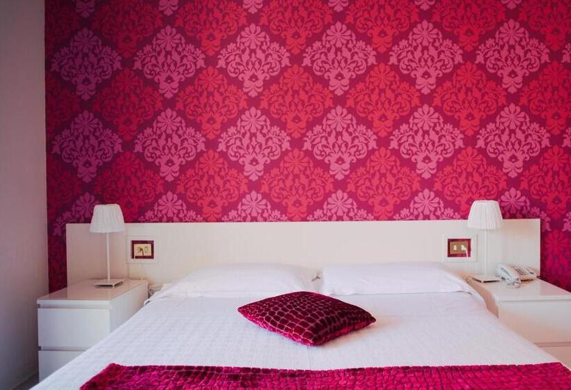 חדר סטנדרט לשלושה, Elite