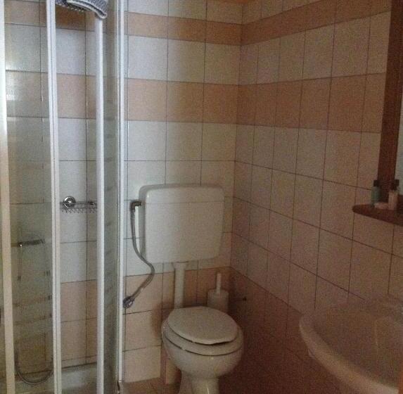 4인용 스탠다드 룸, Perros