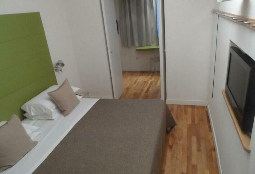 Economy Room, Piazza Bellini & Apartments