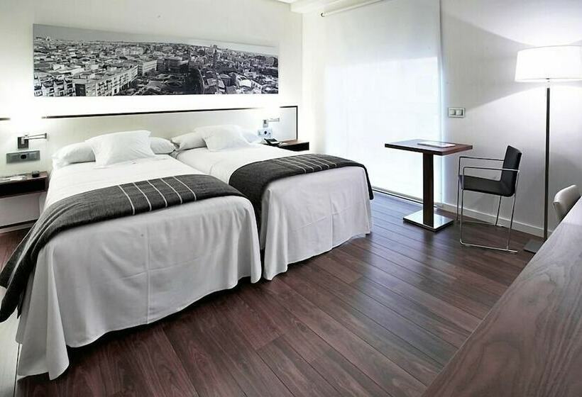 غرفة قياسية ثلاثية, Primus Valencia