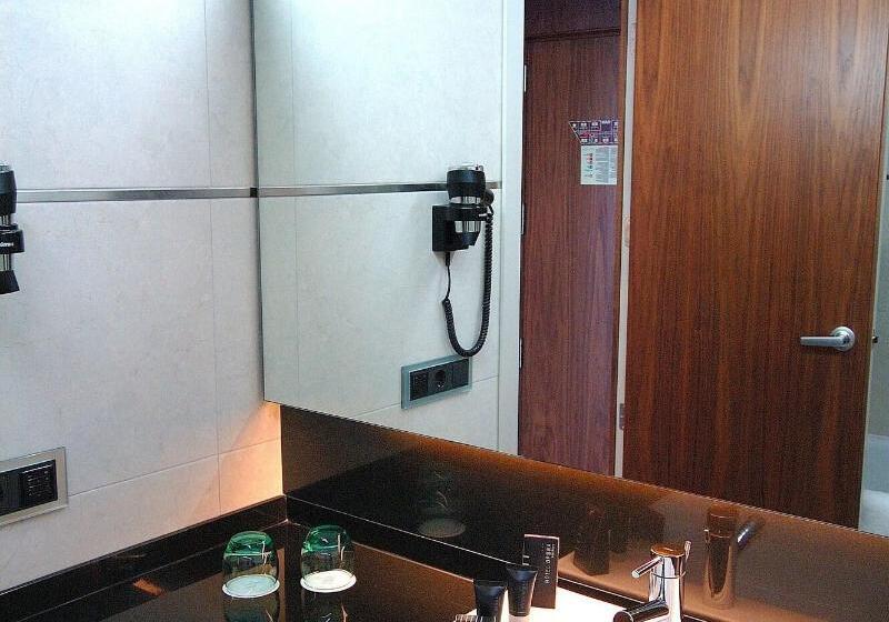 جناح جونيور, Primus Valencia