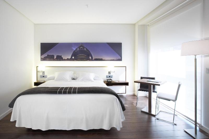 جناح جونيور, Primus Valencia