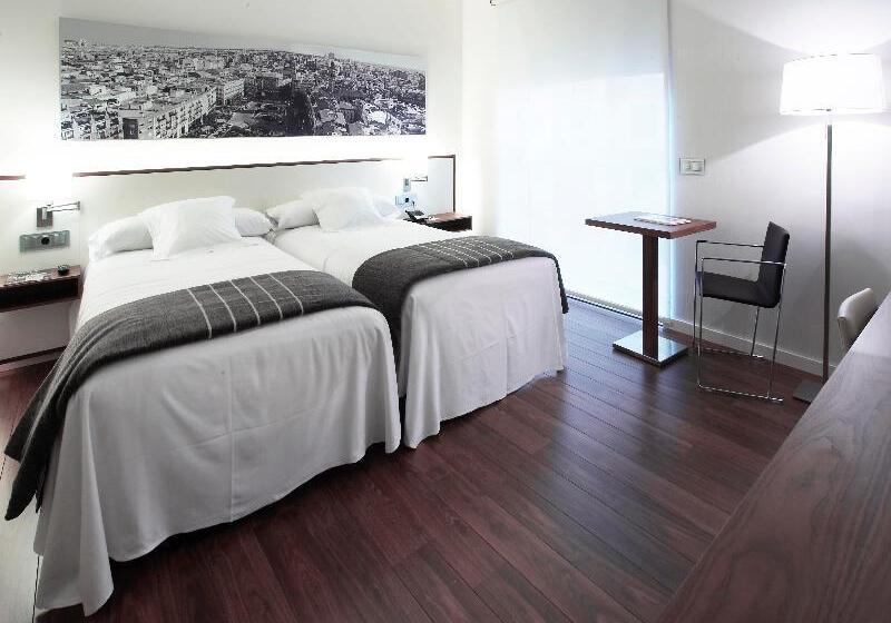 غرفة عائلية, Primus Valencia