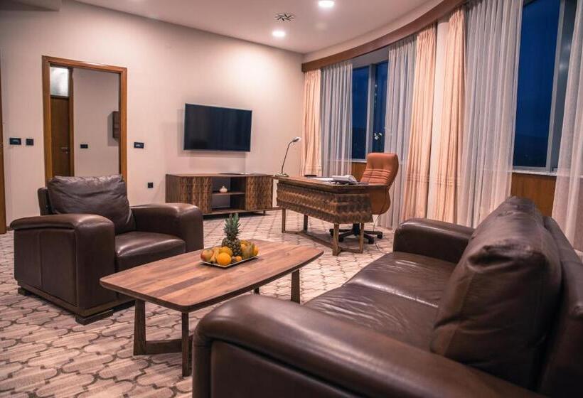 סוויטה דלוקס, Radon Plaza