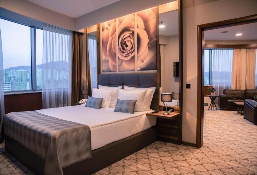 סוויטה דלוקס, Radon Plaza