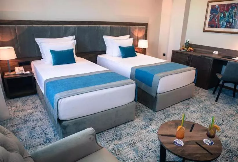 اتاق لوکس, Radon Plaza