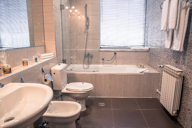 חדר קלאסי, Radon Plaza