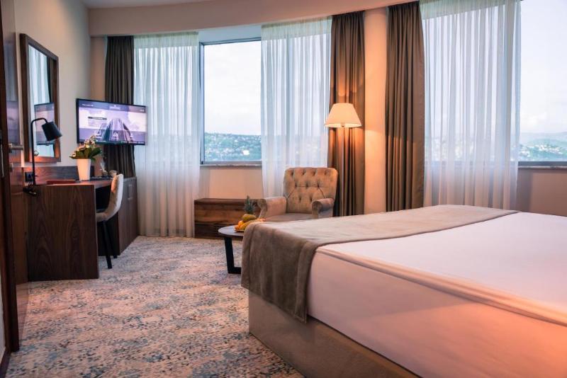 חדר קלאסי, Radon Plaza