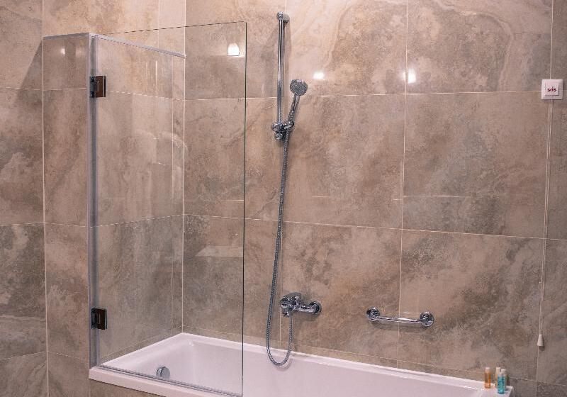 חדר דלוקס, Radon Plaza