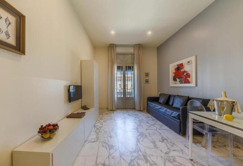 سوییت جونیور با چشم‌انداز جانبی دریا, Residence Esplanade