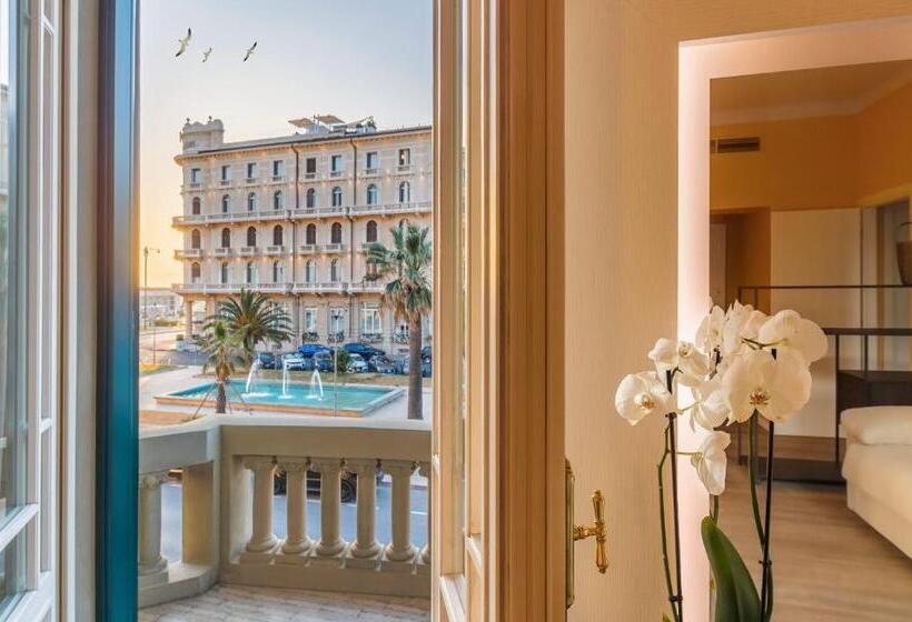 سوئیت با بالکن, Residence Esplanade