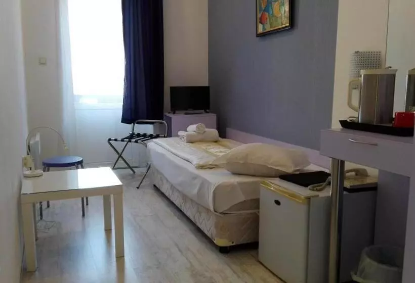Standard Yhden Hengen Huone, Scotty S Boutique