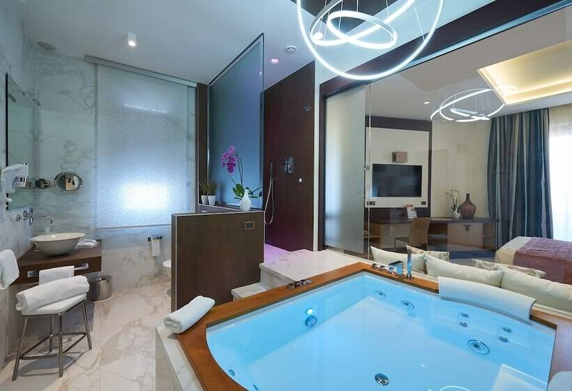 Люкс с гидромассажем, Thotel Lamezia