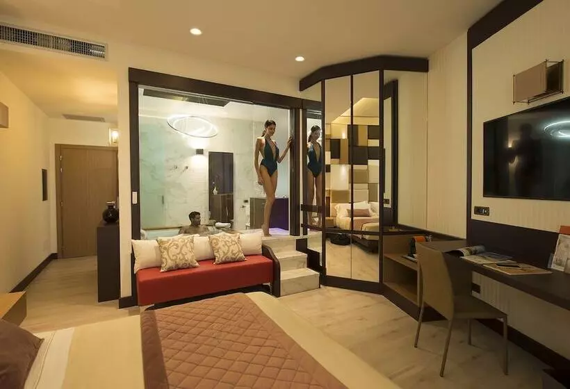 سوئیت با وان آب گرم, Thotel Lamezia