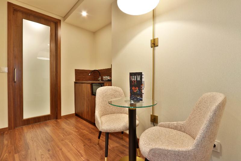 اتاق اجرایی, Turim Iberia