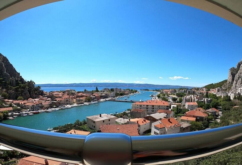 חדר סופריור עם נוף לים ומרפסת, Villa Dvor