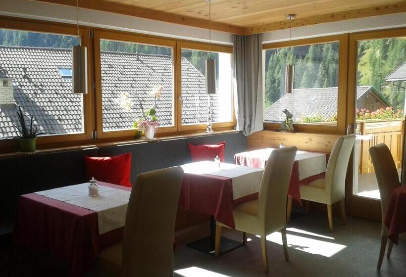 Номер Стандарт с Балконом, Cafe Schneider