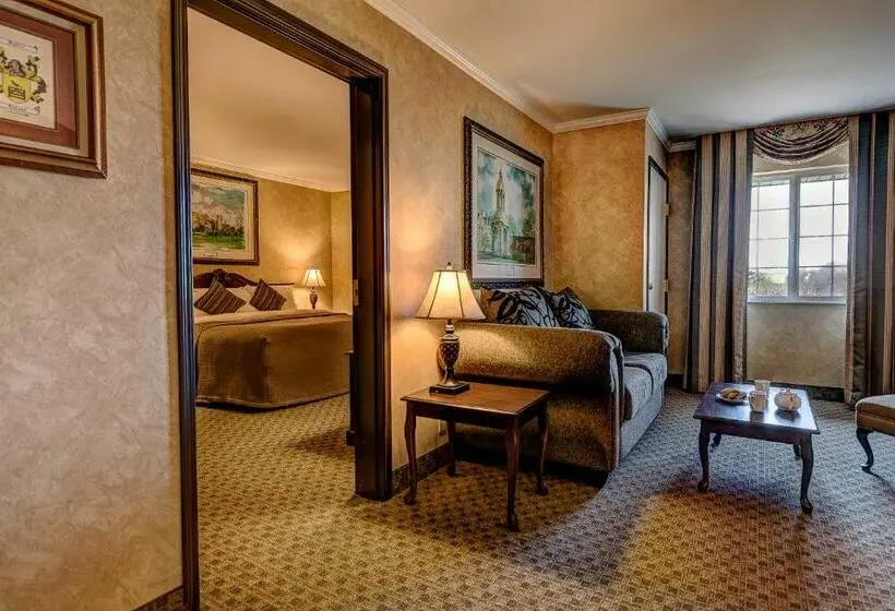 キングサイズベッドのスイートルーム, Irish Cottage Inn & Suites