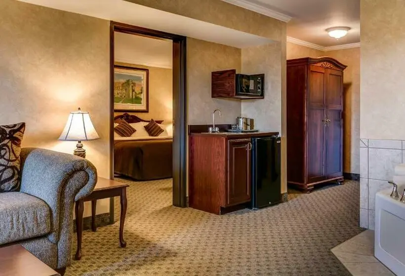 キングサイズベッドのスイートルーム, Irish Cottage Inn & Suites