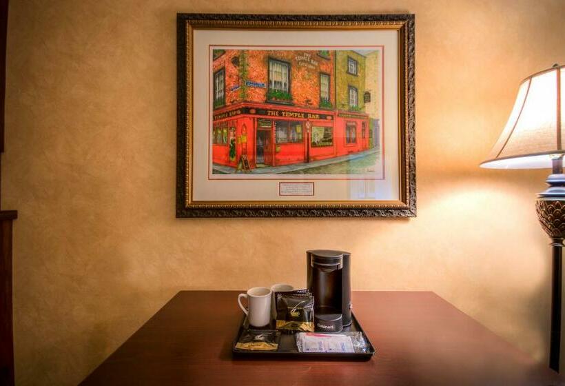 带大床的套房, Irish Cottage Inn & Suites