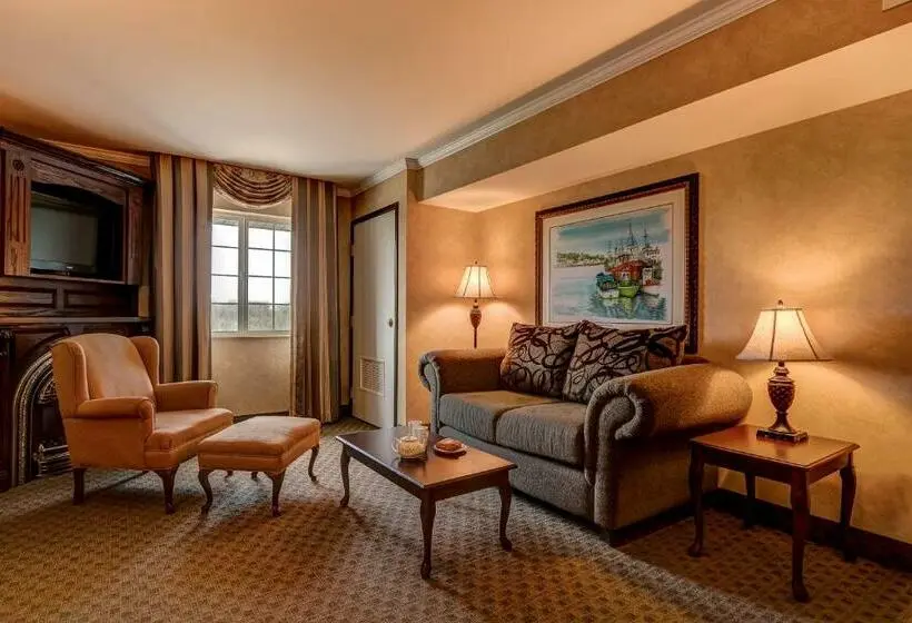 キングサイズベッドのスイートルーム, Irish Cottage Inn & Suites