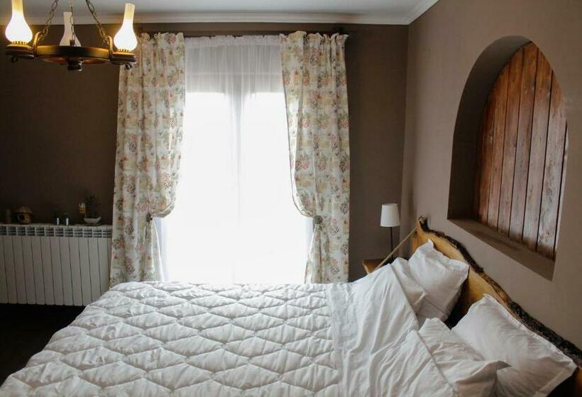 اتاق استاندارد با تخت بزرگ, Pensiunea Taverna Bucium