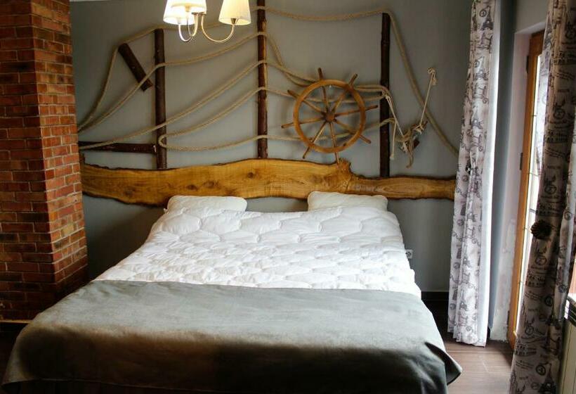 اتاق استاندارد با تخت بزرگ, Pensiunea Taverna Bucium