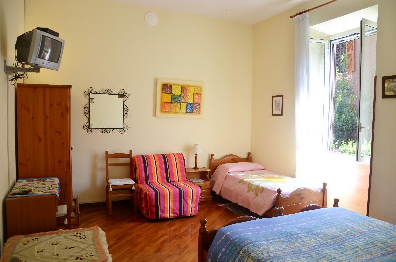 חדר סטנדרט לשלושה, A Vinicius Et Mita