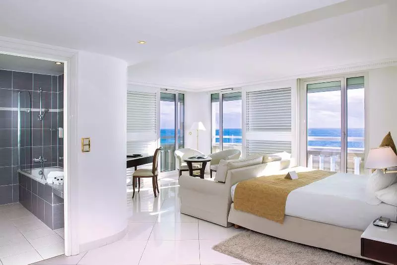 オーシャンビュースタンダードルーム, Anantara Layan Phuket Resort
