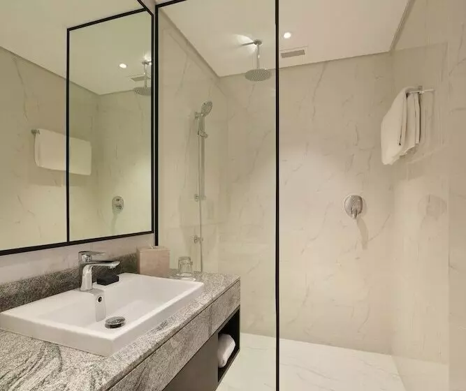 اتاق استاندارد با بالکن, Arabian Park Dubai, An Edge By Rotana